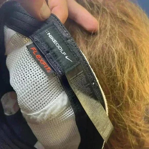 Nike Black and White Adjustable Cap with Logo - Picture 5 of 5